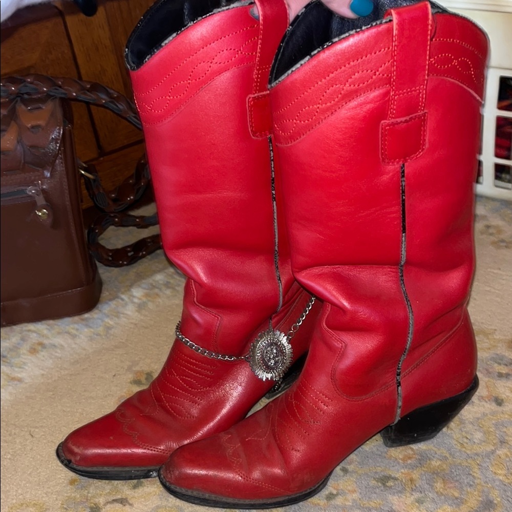 Dingo Red Heeled Boots with Classic Western Style